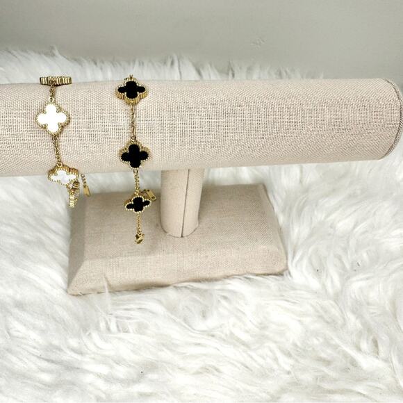 NWT Four Leaf Clover Bracelet 18K Gold Plated Stainless Steel BLACK - Picture 2 of 4